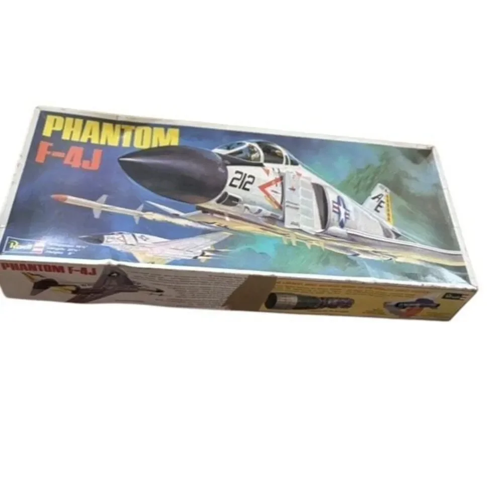 Vintage Revell F-4J Phantom II 1/32 Model Kit Complete Unbuilt Open Box